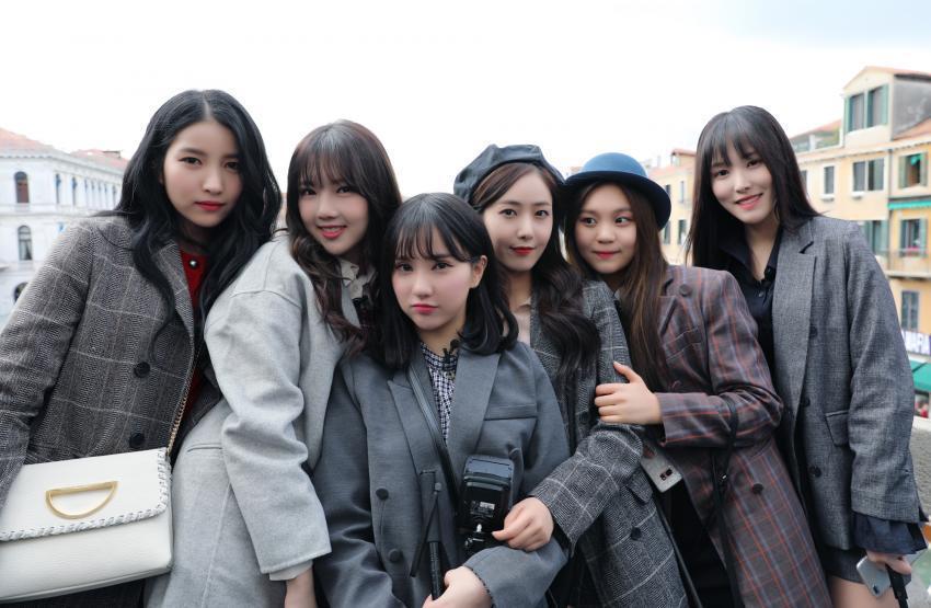 팬싸 당첨 되었으면 좋겠어서 여자친구.jpg.gif | 인스티즈