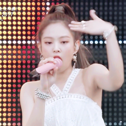 섹시한 직각어깨를 갖고있는 제니.gif | 인스티즈