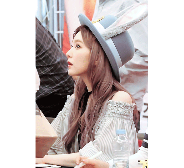 토끼 모자가 잘 어울리는 아이린.jpgif | 인스티즈