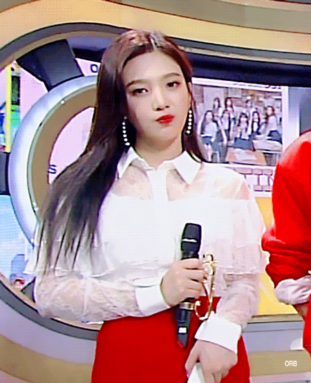 오늘자 인기가요 엠씨 레드벨벳 조이..gif | 인스티즈