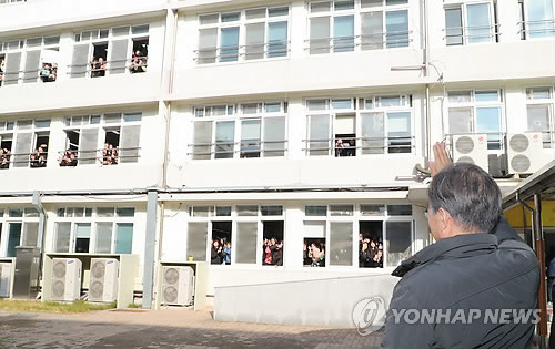 문재인 대통령 포항 지진현장 방문(포항여고,대성아파트) | 인스티즈