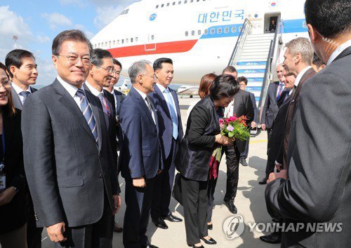 러시아 도착한 문재인 대통령 | 인스티즈