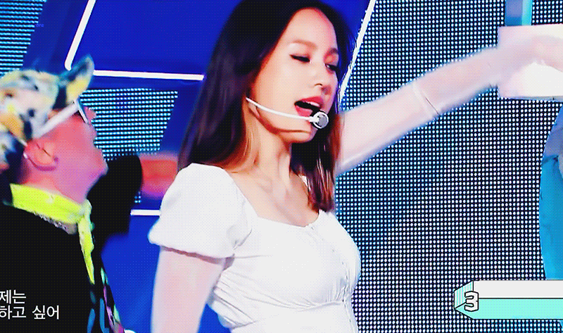 오늘 신인그룹 싹쓰리 데뷔무대 린다G.gif | 인스티즈