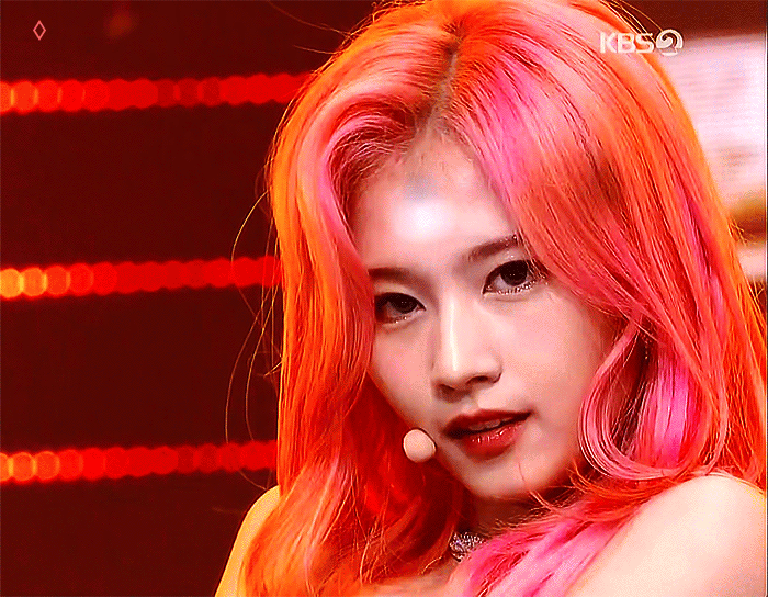 여전히 사람홀리는 사나의 눈빛ㄷㄷㄷ.gif | 인스티즈