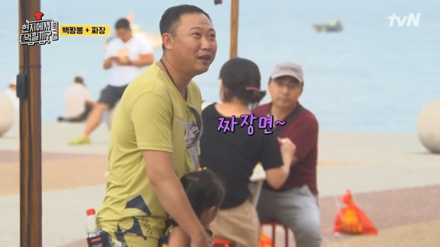 [현지에서먹힐까?] 보는 사람도 흐뭇하게 만드는 아빠와 딸 | 인스티즈