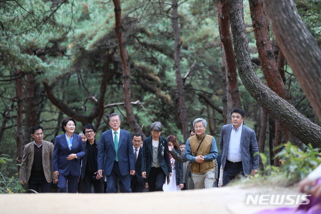 오늘자 한글날 문재인 대통령 내외.jpg | 인스티즈