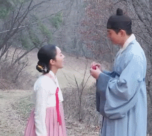 딸기먹는 채수빈.gif | 인스티즈