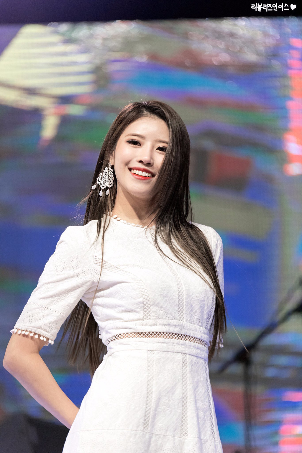 [러블리즈] 심야에 배가고프지만 참아야 할 것 같아서 미주 | 인스티즈