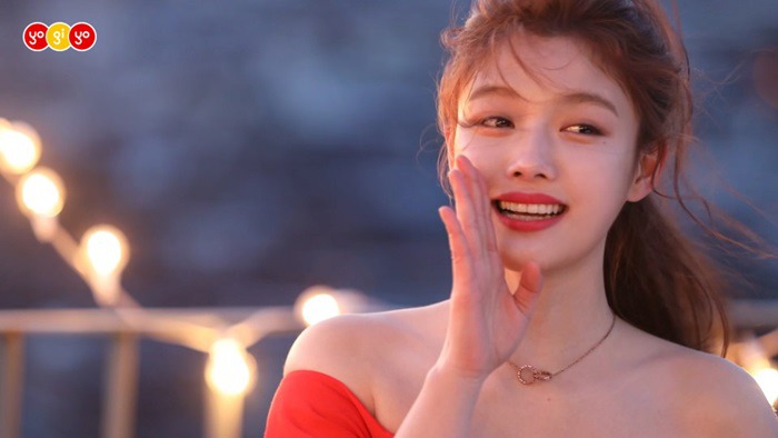 김유정 어깨노출 | 인스티즈