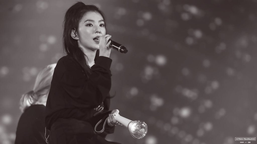 콘서트에서 머리묶은 아이린.jpg | 인스티즈