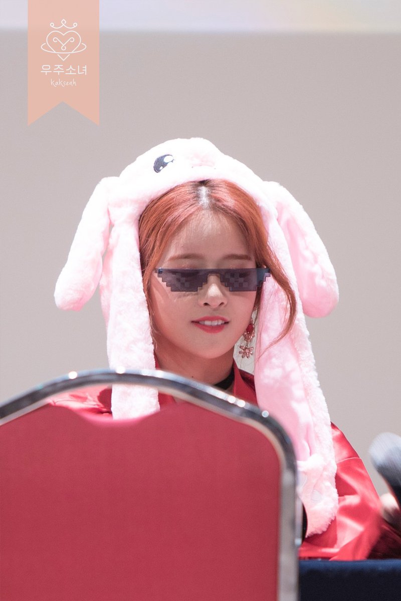 토끼모자 쓴 우주소녀.jpgif | 인스티즈