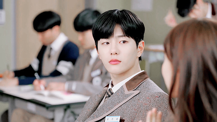 기억해..? 복도에서 떠들다.. 같이 혼나던 우리 둘... 기억 조작이 따로 없는 하이틴 웹드 | 인스티즈