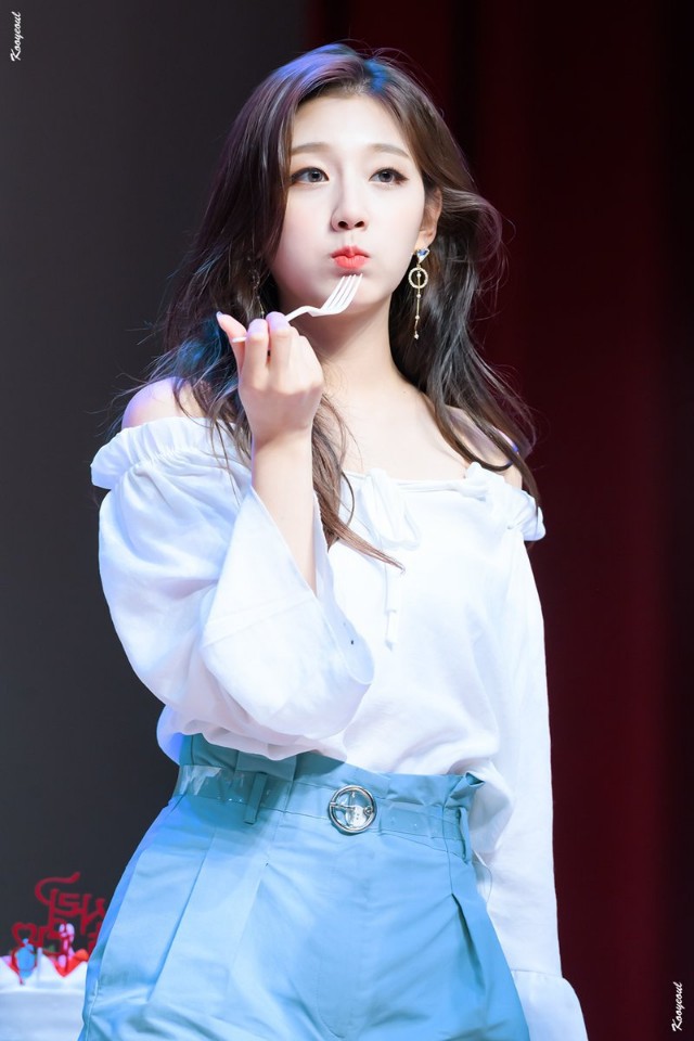 [러블리즈] 목요일 퇴근시간까지만 잘 버티자는 마음에서 예인이 | 인스티즈