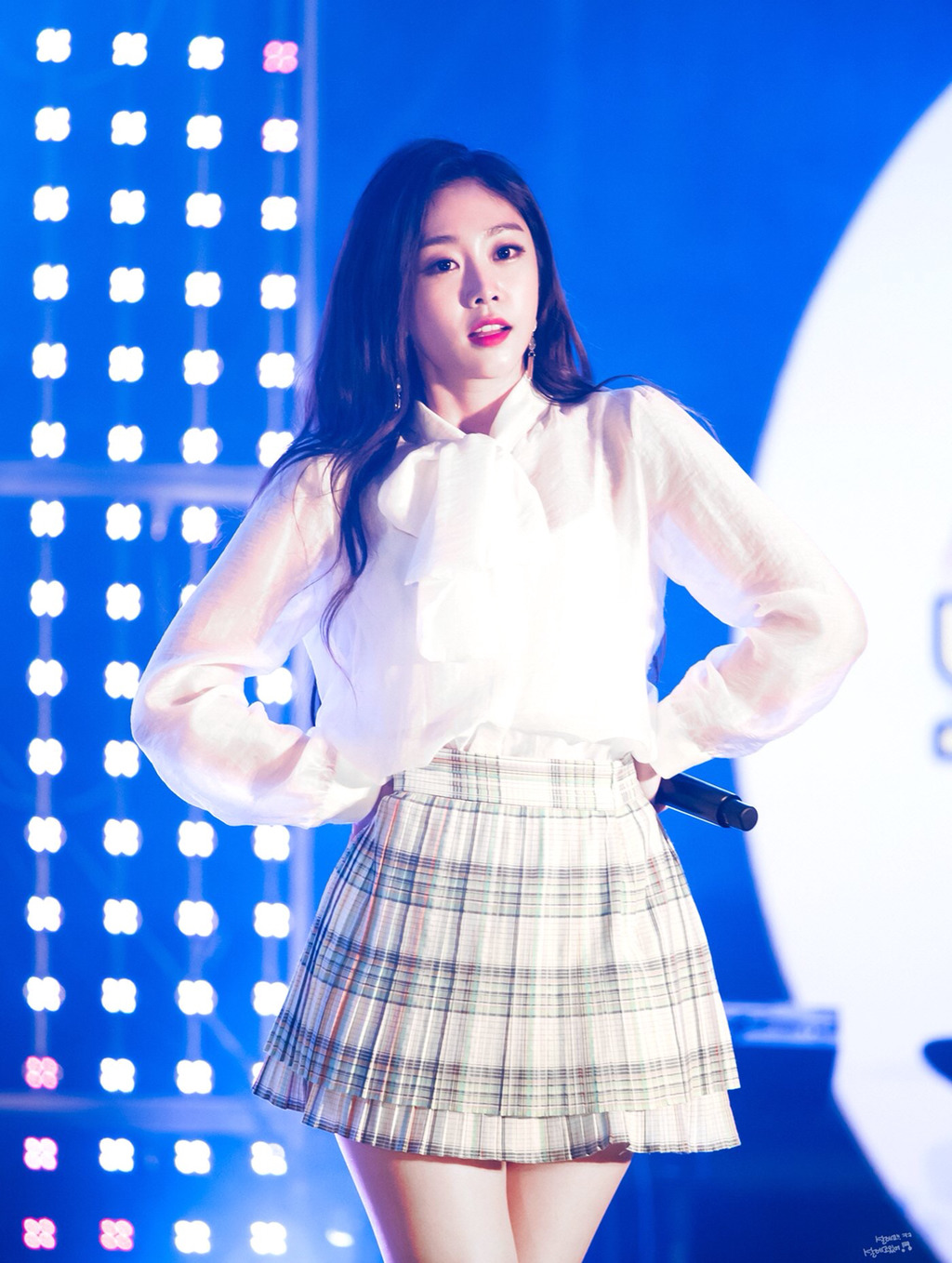[러블리즈] 근로자의 날이라 그런지 평소 보다 일이 더 많아진 기분이라서 지수 | 인스티즈