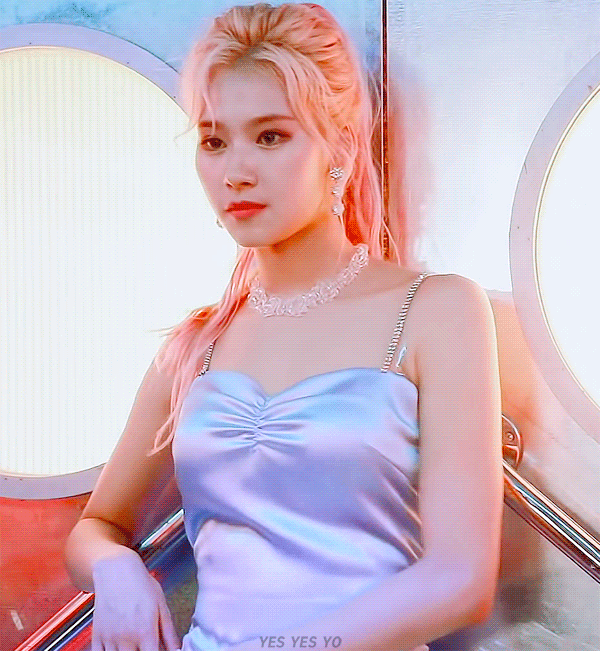 오늘이 생일인 트와이스 사나.jpgif (335장) | 인스티즈