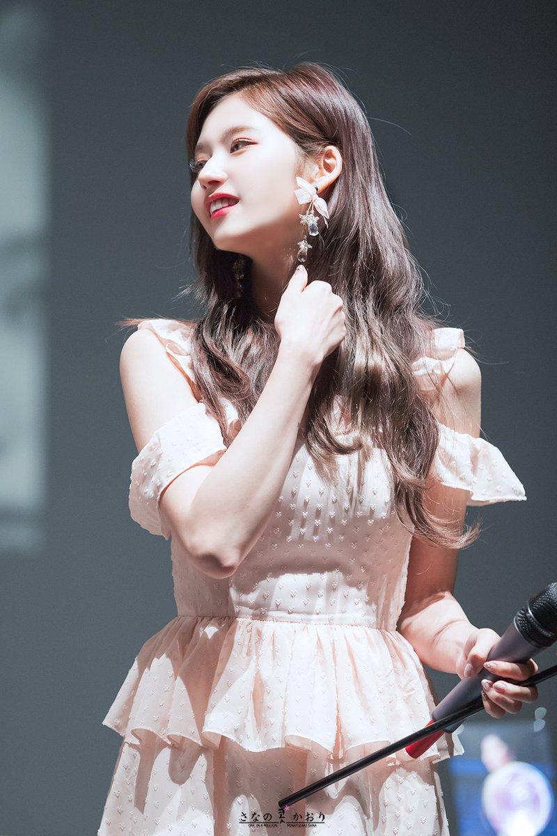 어쩜 이렇게 이쁠까싶은 트와이스 사나.jpg | 인스티즈
