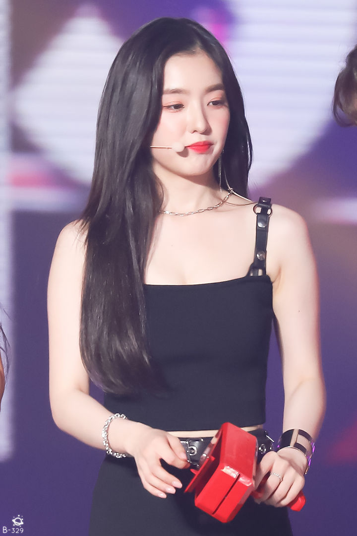 머리에 꽃을 단 아이린.jpgif | 인스티즈